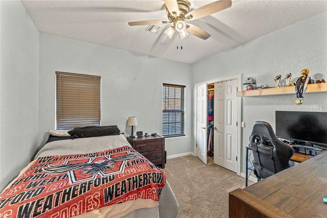 105 Jakes Place, Weatherford, OK 73096