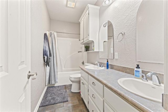 105 Jakes Place, Weatherford, OK 73096