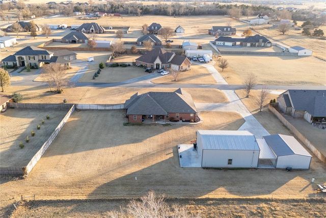 105 Jakes Place, Weatherford, OK 73096