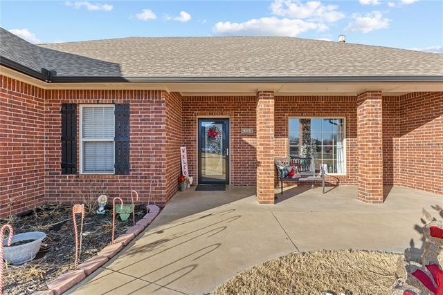 105 Jakes Place, Weatherford, OK 73096