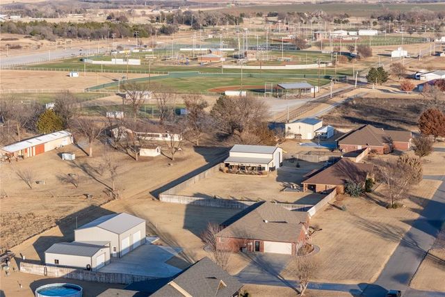 105 Jakes Place, Weatherford, OK 73096