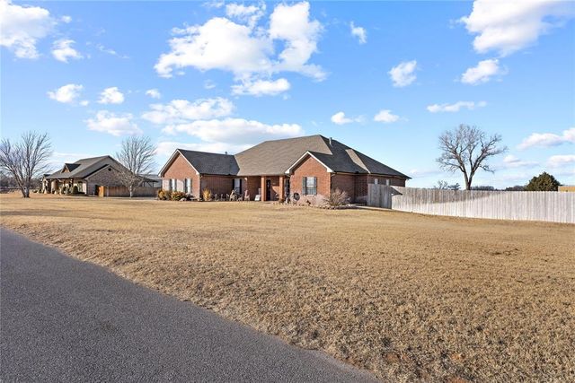105 Jakes Place, Weatherford, OK 73096