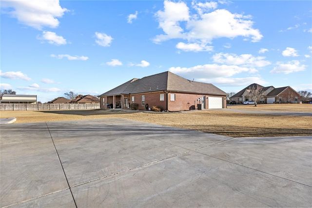 105 Jakes Place, Weatherford, OK 73096