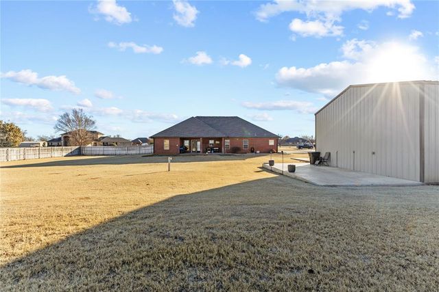 105 Jakes Place, Weatherford, OK 73096