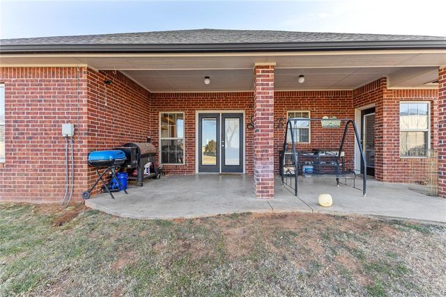 105 Jakes Place, Weatherford, OK 73096
