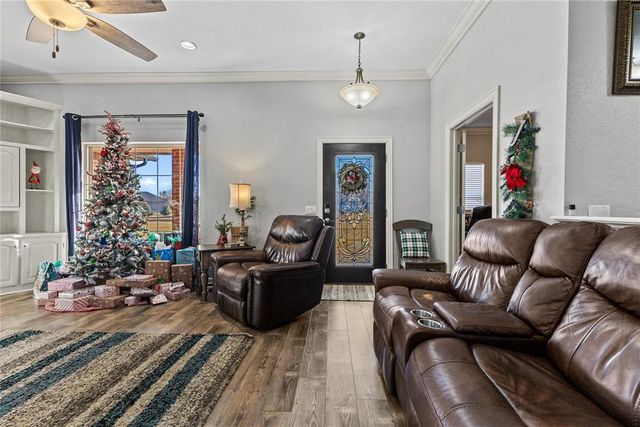 105 Jakes Place, Weatherford, OK 73096