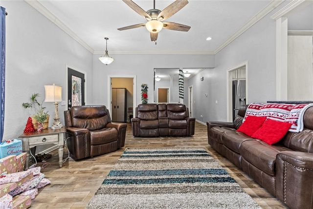 105 Jakes Place, Weatherford, OK 73096