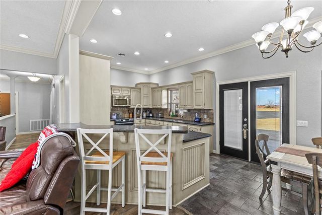 105 Jakes Place, Weatherford, OK 73096