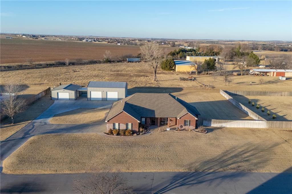 105 Jakes Place, Weatherford, OK 73096