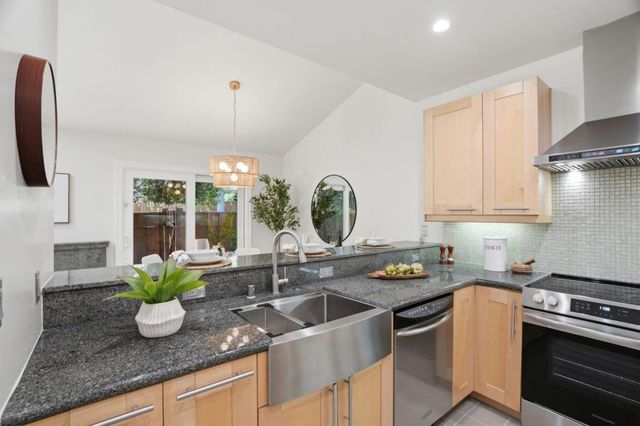 10977 Northseal Square, Cupertino, CA 95014