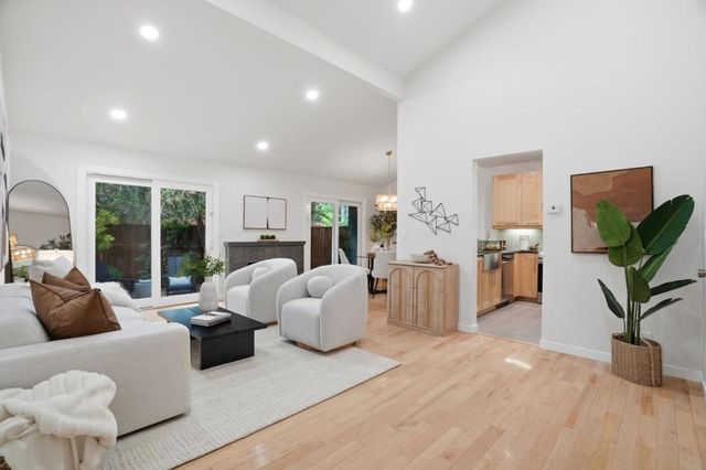 10977 Northseal Square, Cupertino, CA 95014