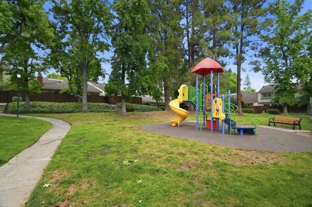 10977 Northseal Square, Cupertino, CA 95014
