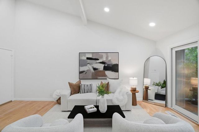 10977 Northseal Square, Cupertino, CA 95014