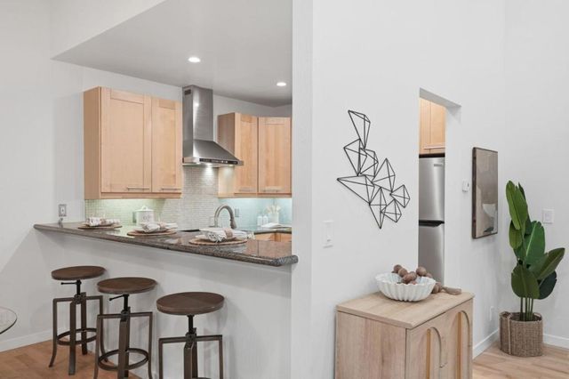 10977 Northseal Square, Cupertino, CA 95014