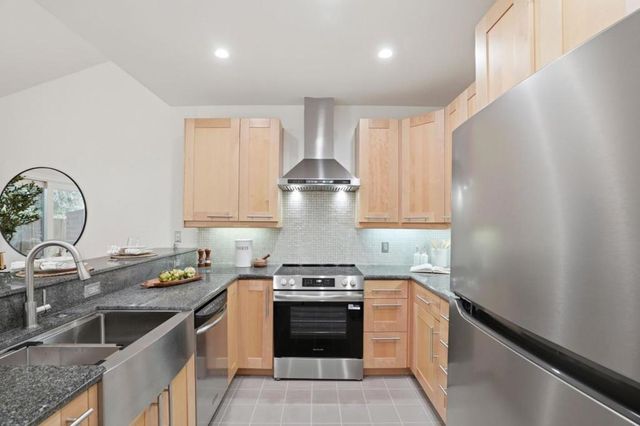 10977 Northseal Square, Cupertino, CA 95014