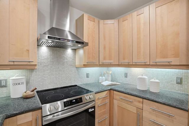 10977 Northseal Square, Cupertino, CA 95014