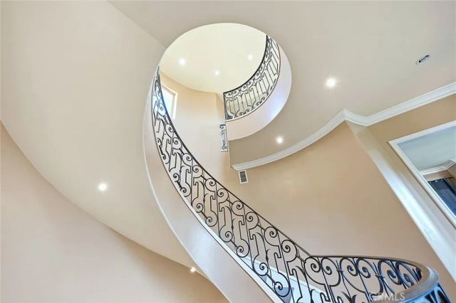 4430 Rosebank, La Canada Flintridge, CA 91011