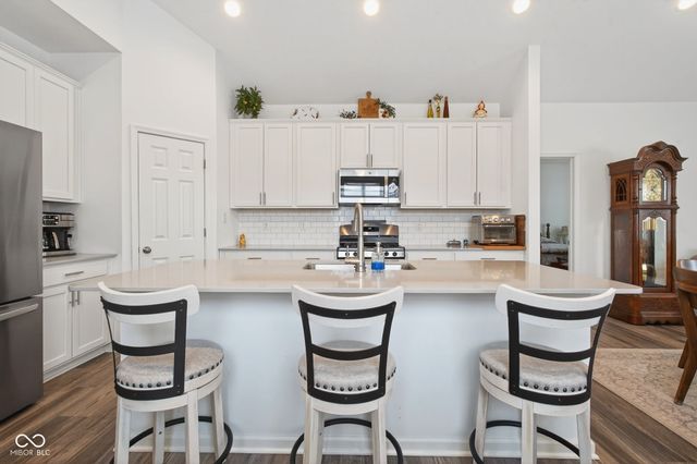 6040 Medina Spirit Drive, Indianapolis, IN 46237