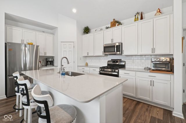 6040 Medina Spirit Drive, Indianapolis, IN 46237