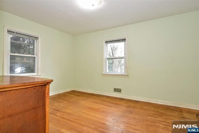 4 Demartini Place, Waldwick, NJ 07463