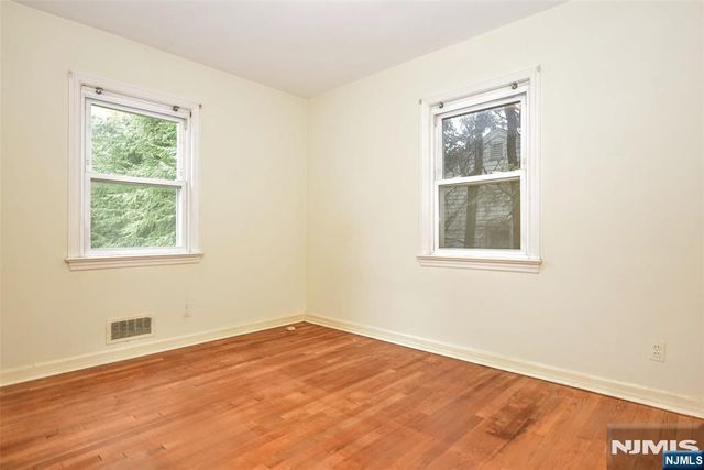 4 Demartini Place, Waldwick, NJ 07463