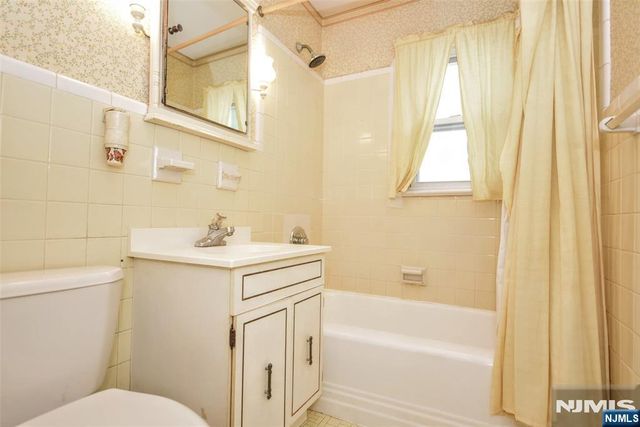 4 Demartini Place, Waldwick, NJ 07463