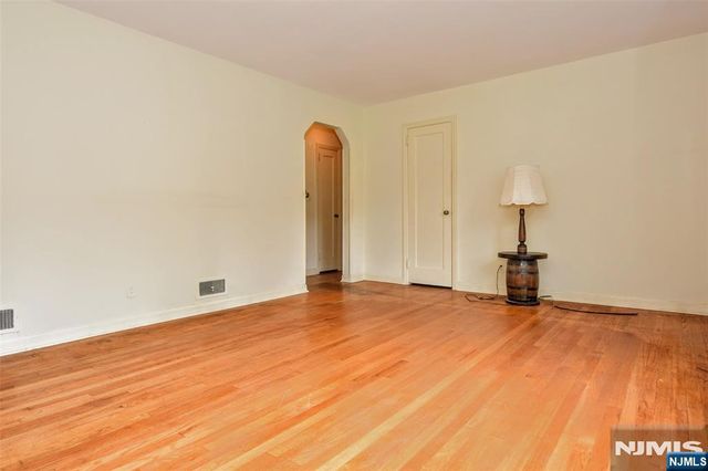 4 Demartini Place, Waldwick, NJ 07463