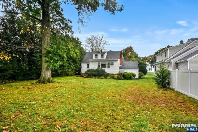 4 Demartini Place, Waldwick, NJ 07463