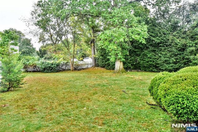4 Demartini Place, Waldwick, NJ 07463