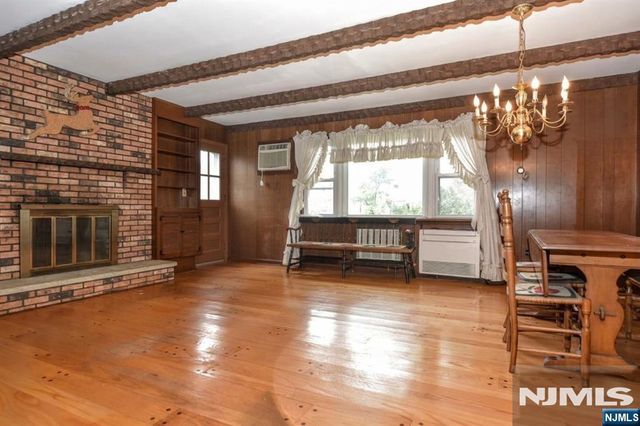 4 Demartini Place, Waldwick, NJ 07463