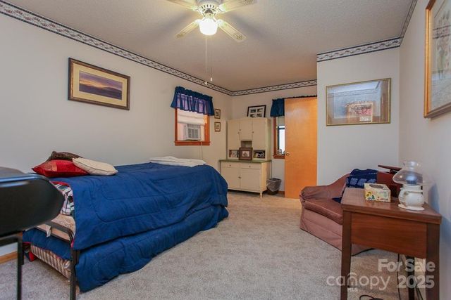 146 W Stecoah Heights, Robbinsville, NC 28771