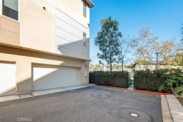 87 Lennox, Irvine, CA 92612