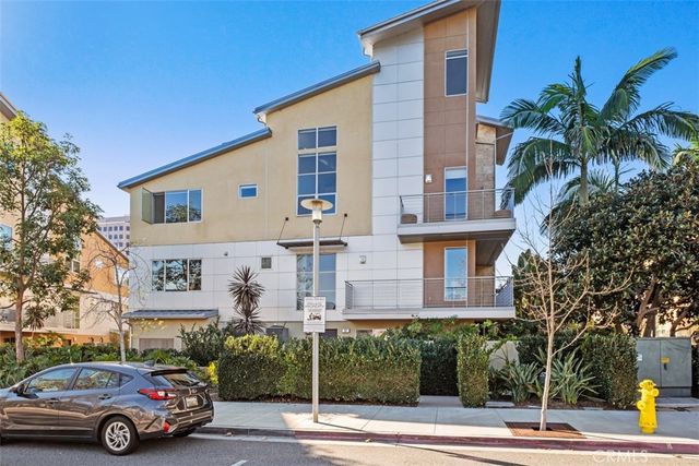 87 Lennox, Irvine, CA 92612