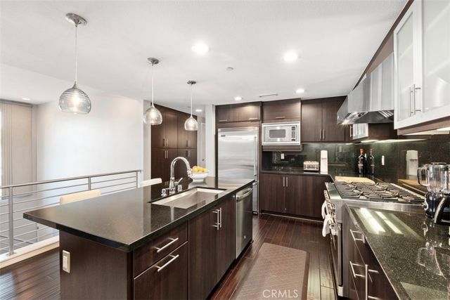 87 Lennox, Irvine, CA 92612