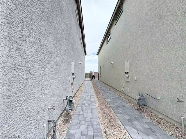 8044 Texas Hills Street, Las Vegas, NV 89113