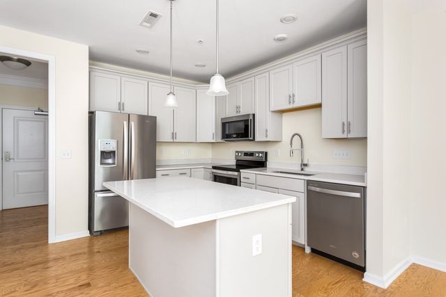 1211 Pennington Drive 1211, Walpole, MA 02081