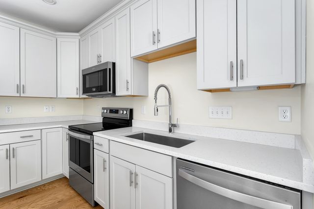 1211 Pennington Drive 1211, Walpole, MA 02081