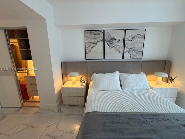 475 Brickell Ave 3113, Miami, FL 33131