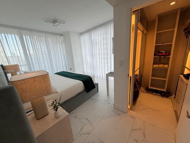 475 Brickell Ave 3113, Miami, FL 33131