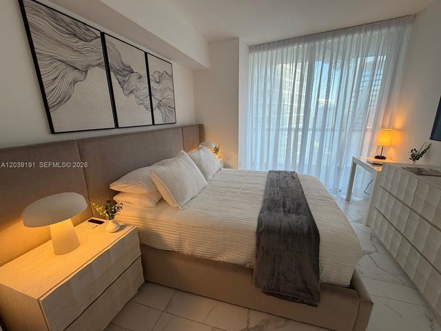 475 Brickell Ave 3113, Miami, FL 33131