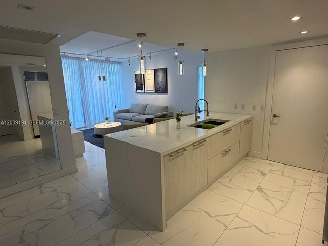 475 Brickell Ave 3113, Miami, FL 33131