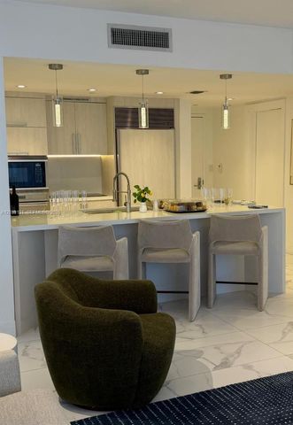 475 Brickell Ave 3113, Miami, FL 33131