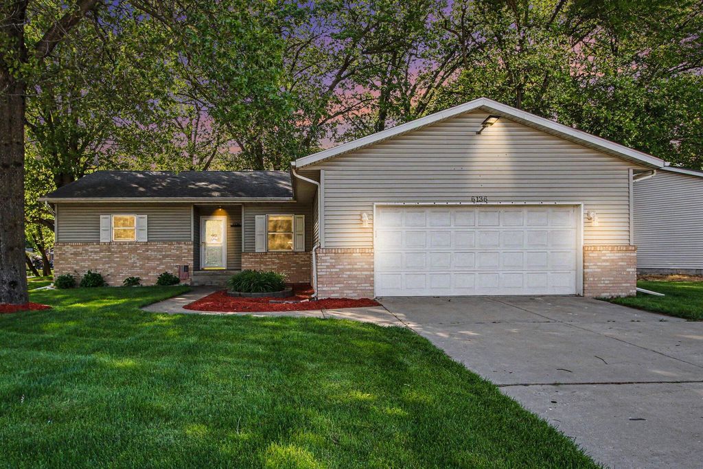 6136 Canary Avenue, Portage, IN 46368