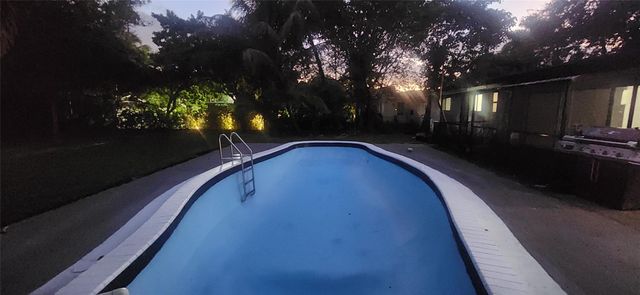 14715 N Spur Dr, Miami, FL 33161