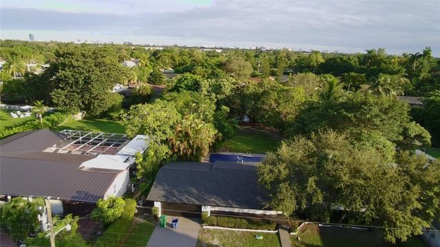 14715 N Spur Dr, Miami, FL 33161