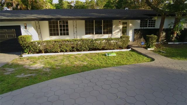 14715 N Spur Dr, Miami, FL 33161