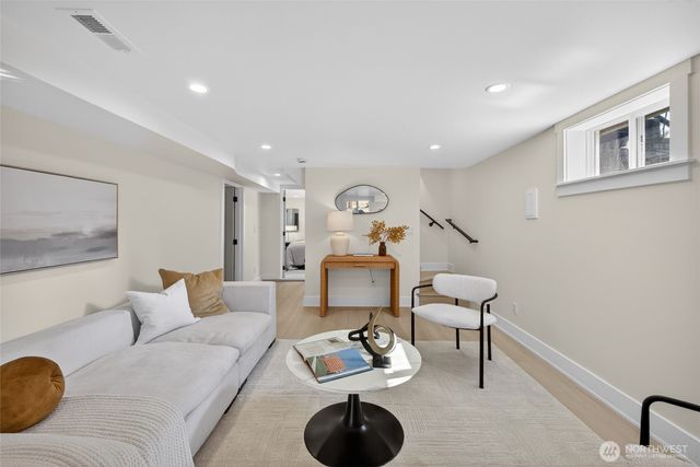 3402 48th Avenue SW, Seattle, WA 98116