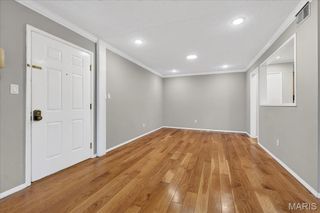 2000 Meadowtree Lane 7, Kirkwood, MO 63122