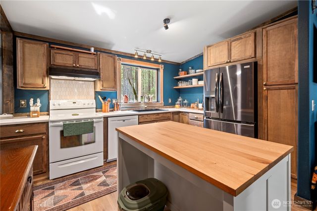 231 N Olympic Way, Hoodsport, WA 98548