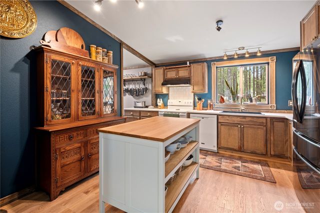 231 N Olympic Way, Hoodsport, WA 98548